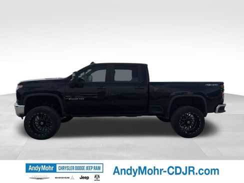 Used 2022 Chevrolet Silverado 2500 LT w/ Convenience Package AWD/4WD image 3