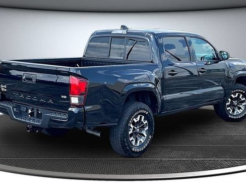 Used 2022 Toyota Tacoma SR AWD/4WD image 6