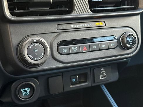 Certified 2025 Ford Maverick Lariat w/ Black Appearance Package image 19