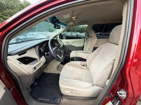 Used 2017 Toyota Sienna LE w/ Protection Package FWD image 9