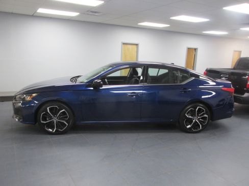 Used 2023 Nissan Altima 2.5 SR image 7