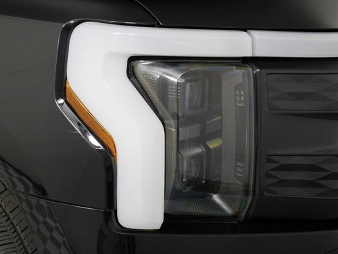 Used 2024 Ford F150 Lightning Platinum AWD/4WD image 24