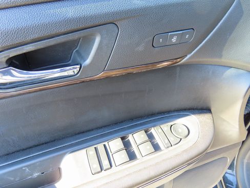 Used 2014 GMC Acadia Denali image 12