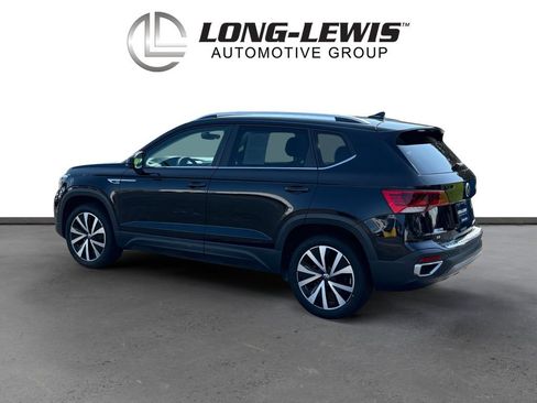 Used 2023 Volkswagen Taos SE FWD image 3