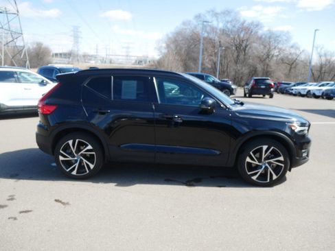 Used 2022 Volvo XC40 T5 R-Design image 8