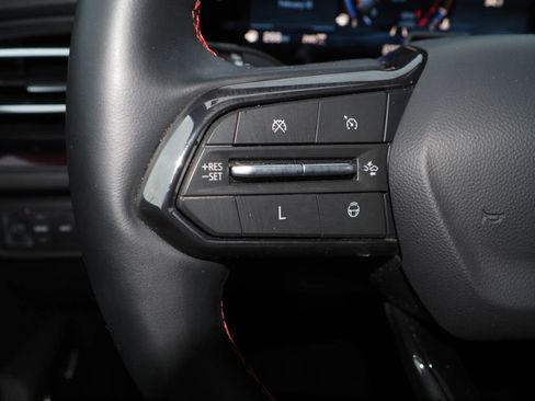 Used 2024 Chevrolet Traverse RS image 31