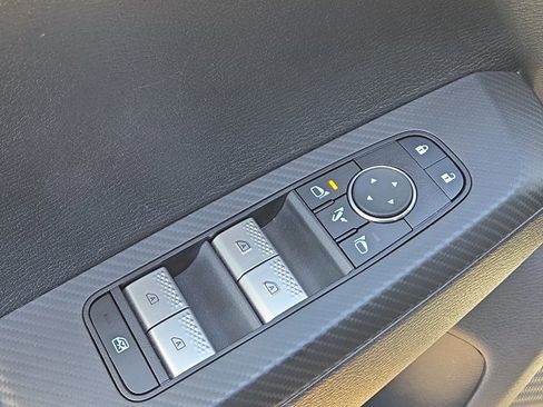 Used 2024 Mitsubishi Outlander SE image 13