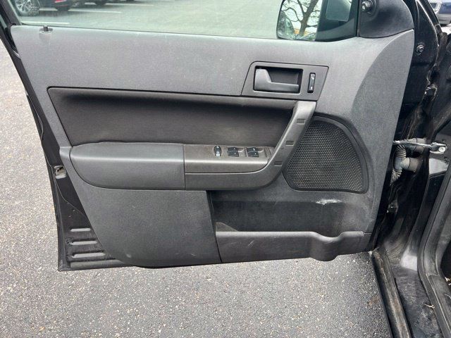 Used 2010 Ford Focus SE FWD image 22