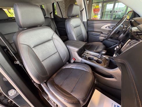 Used 2021 Chevrolet Traverse RS FWD image 29