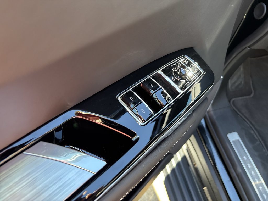 Certified 2026 Cadillac Escalade ESV Platinum Luxury AWD/4WD image 24