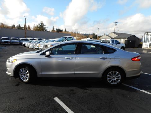 Used 2015 Ford Fusion S image 2