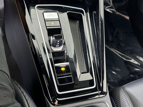 Used 2024 Volkswagen Golf R image 16