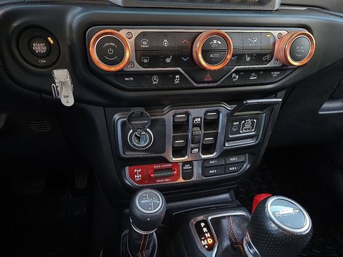 Used 2021 Jeep Gladiator Mojave AWD/4WD image 17