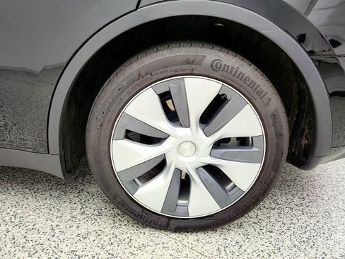 Used 2022 Tesla Model Y Long Range AWD/4WD image 9