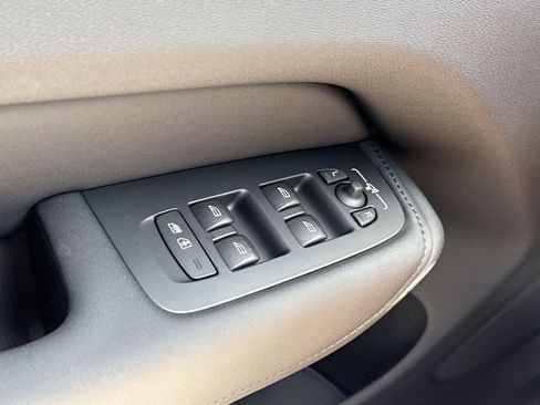 New 2026 Volvo XC60 B5 Core image 17