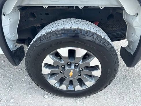 Used 2025 Chevrolet Silverado 2500 Custom w/ Custom Value Package AWD/4WD image 15