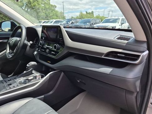 Used 2023 Toyota Highlander XLE AWD/4WD image 41