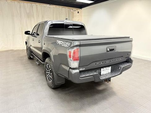 Used 2022 Toyota Tacoma TRD Sport w/ Technology Package image 3