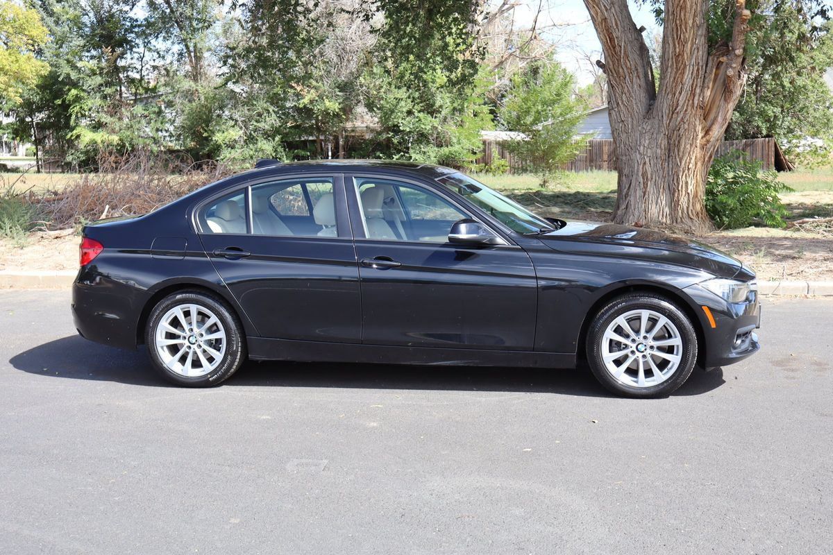 Used 2017 BMW 320i xDrive Sedan AWD/4WD image 3
