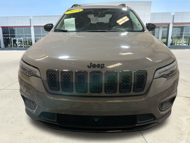 Used 2023 Jeep Cherokee Altitude Lux AWD/4WD image 3