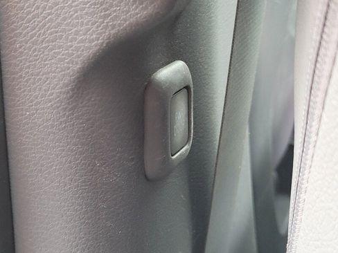 Used 2021 Toyota Sienna XLE image 9