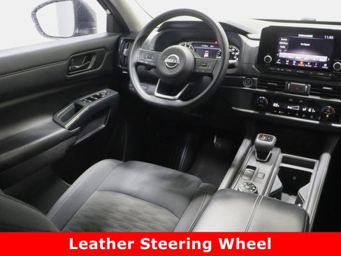 Used 2023 Nissan Pathfinder S image 30