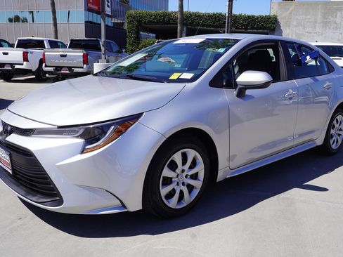 Certified 2025 Toyota Corolla LE FWD image 4