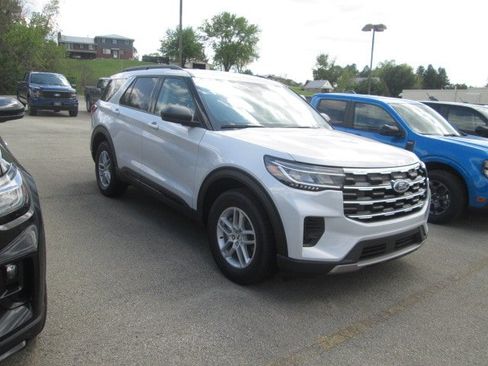New 2026 Ford Explorer Active AWD/4WD image 2
