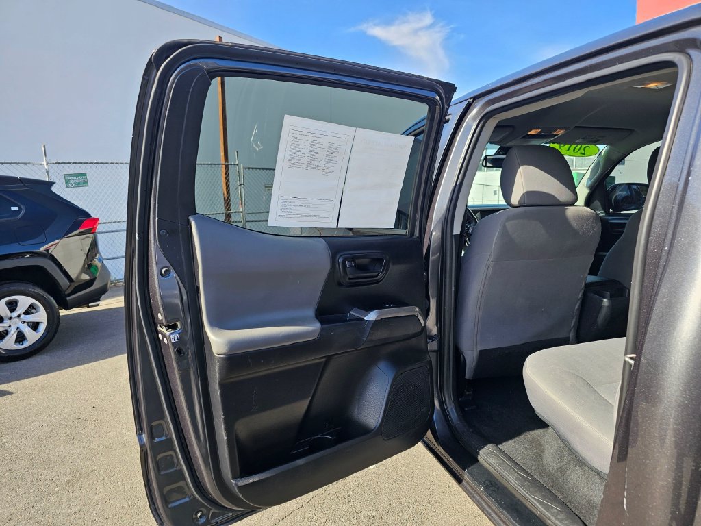 Used 2019 Toyota Tacoma SR5 AWD/4WD image 15