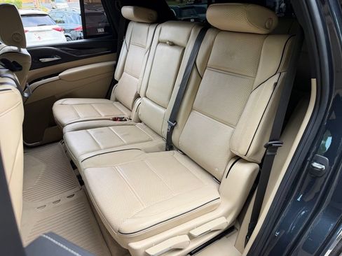 Used 2022 Cadillac Escalade Premium Luxury w/ Performance Package AWD/4WD image 32