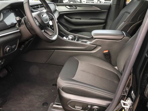 New 2025 Jeep Grand Cherokee Laredo X image 4