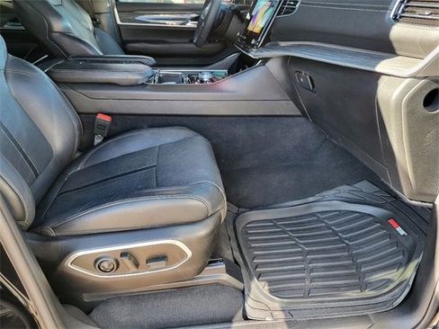 Used 2022 Jeep Wagoneer Series III image 16