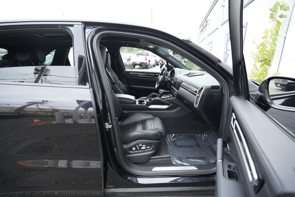 Used 2019 Porsche Cayenne Turbo AWD/4WD image 57