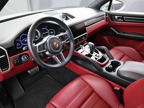 Certified 2023 Porsche Cayenne GTS AWD/4WD image 4