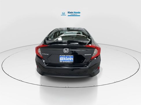 Used 2018 Honda Civic Touring image 9