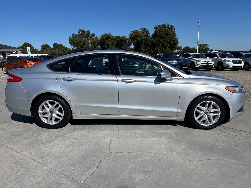 Used 2014 Ford Fusion SE FWD image 3