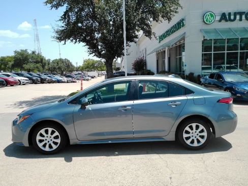 Used 2025 Toyota Corolla LE FWD image 12