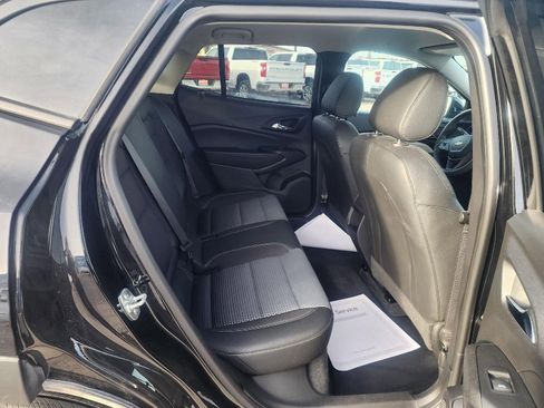 Used 2025 Chevrolet Trax LT image 11