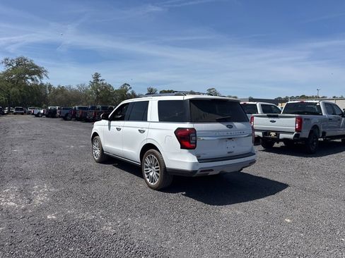 Used 2024 Ford Expedition Limited image 4