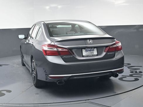 Used 2017 Honda Accord Sport image 8