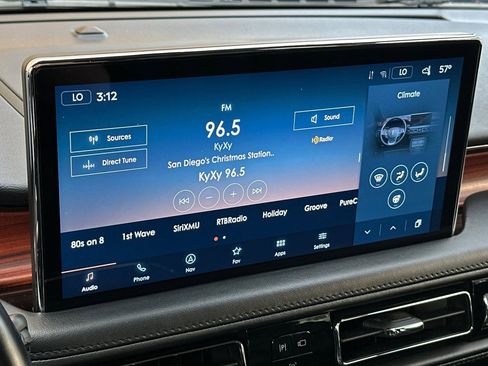 Used 2022 Lincoln Nautilus Reserve w/ Equipment Group 202A image 17