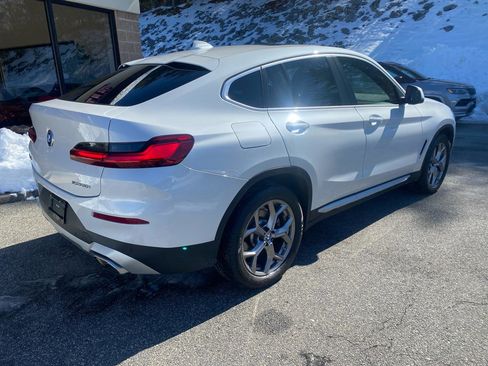 Used 2022 BMW X4 xDrive30i w/ Convenience Package image 2