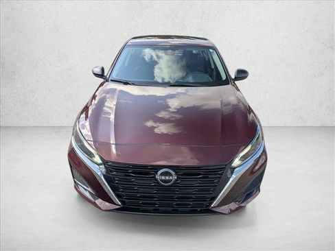 Used 2025 Nissan Altima 2.5 SV FWD image 2