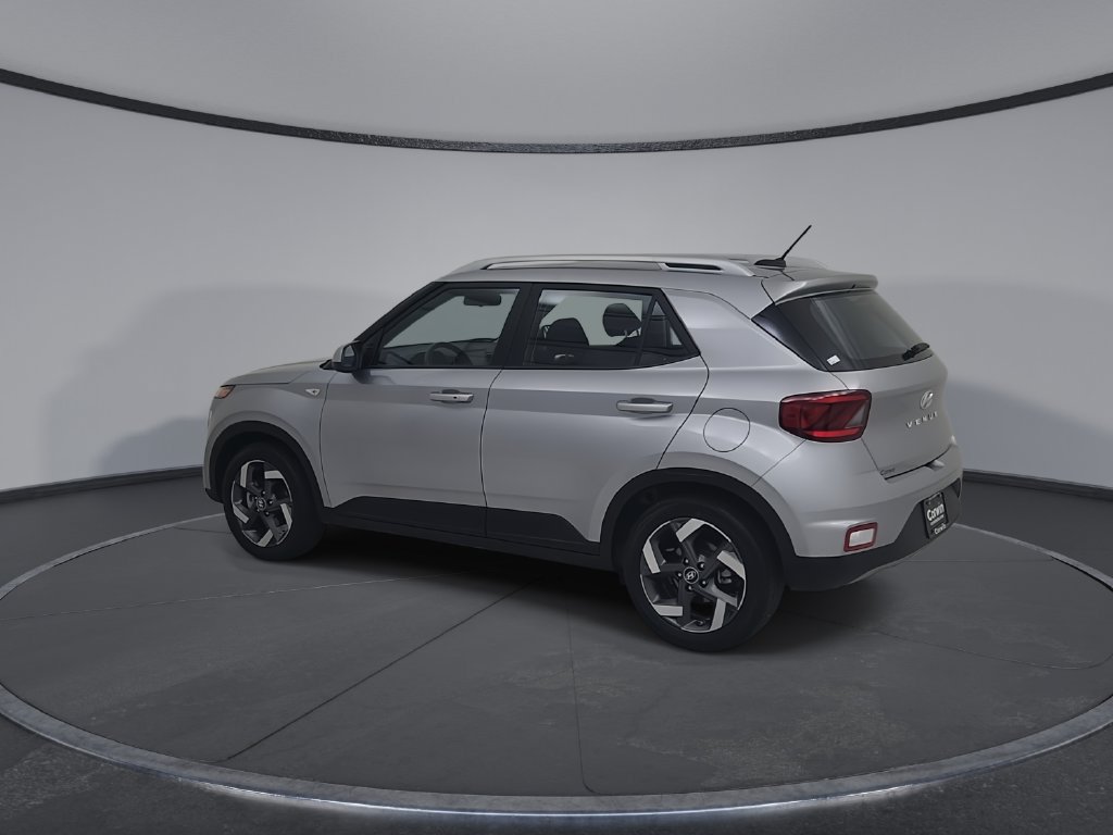 Used 2025 Hyundai Venue SEL FWD image 10