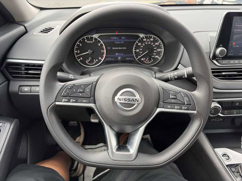 Used 2022 Nissan Altima 2.5 SV image 3