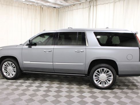 Used 2019 Cadillac Escalade ESV Platinum AWD/4WD image 34
