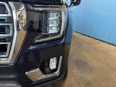 Used 2023 GMC Yukon SLT AWD/4WD image 4