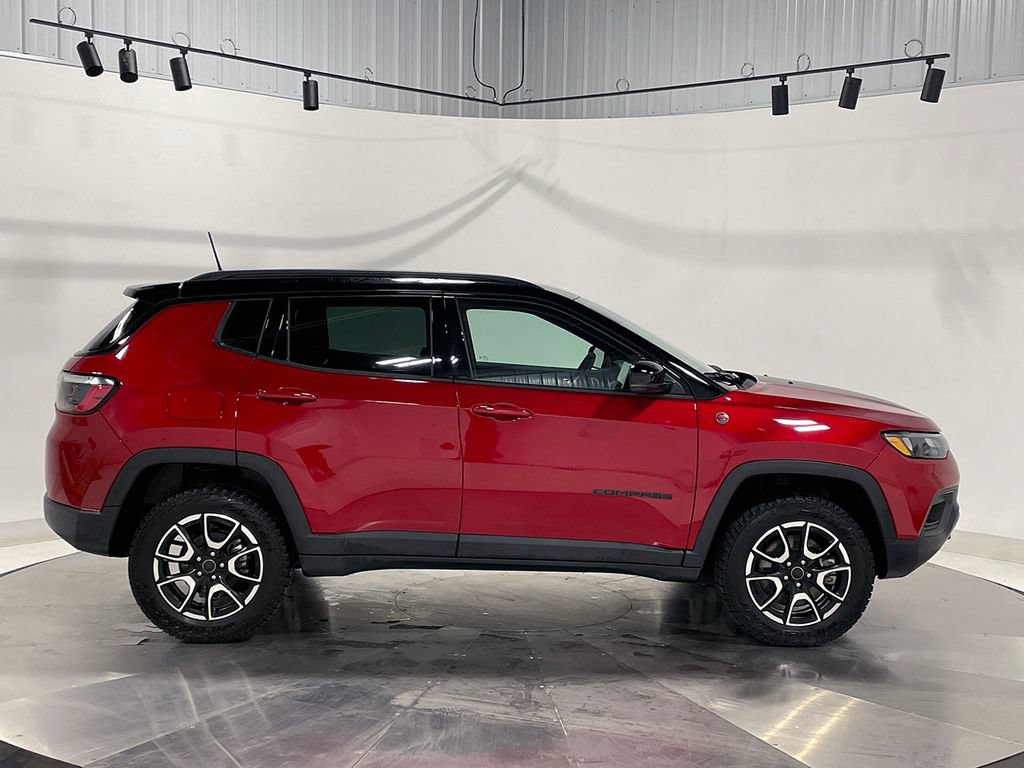 Used 2026 Jeep Compass Trailhawk AWD/4WD image 10