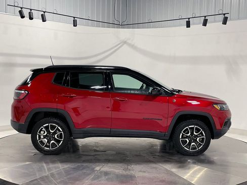 Used 2026 Jeep Compass Trailhawk AWD/4WD image 10