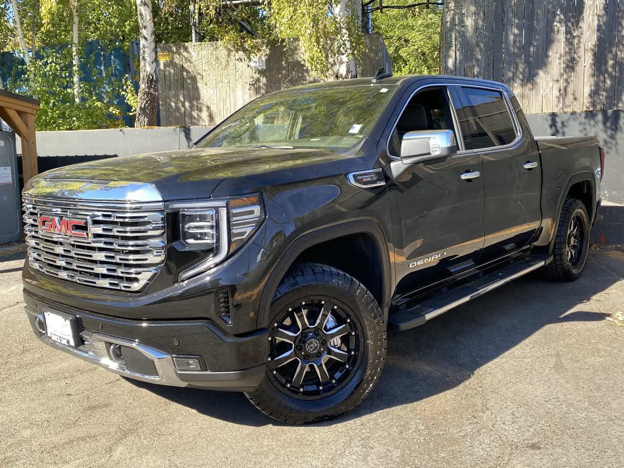 Used 2025 GMC Sierra 1500 Denali w/ Denali Carbonpro Edition AWD/4WD image 1